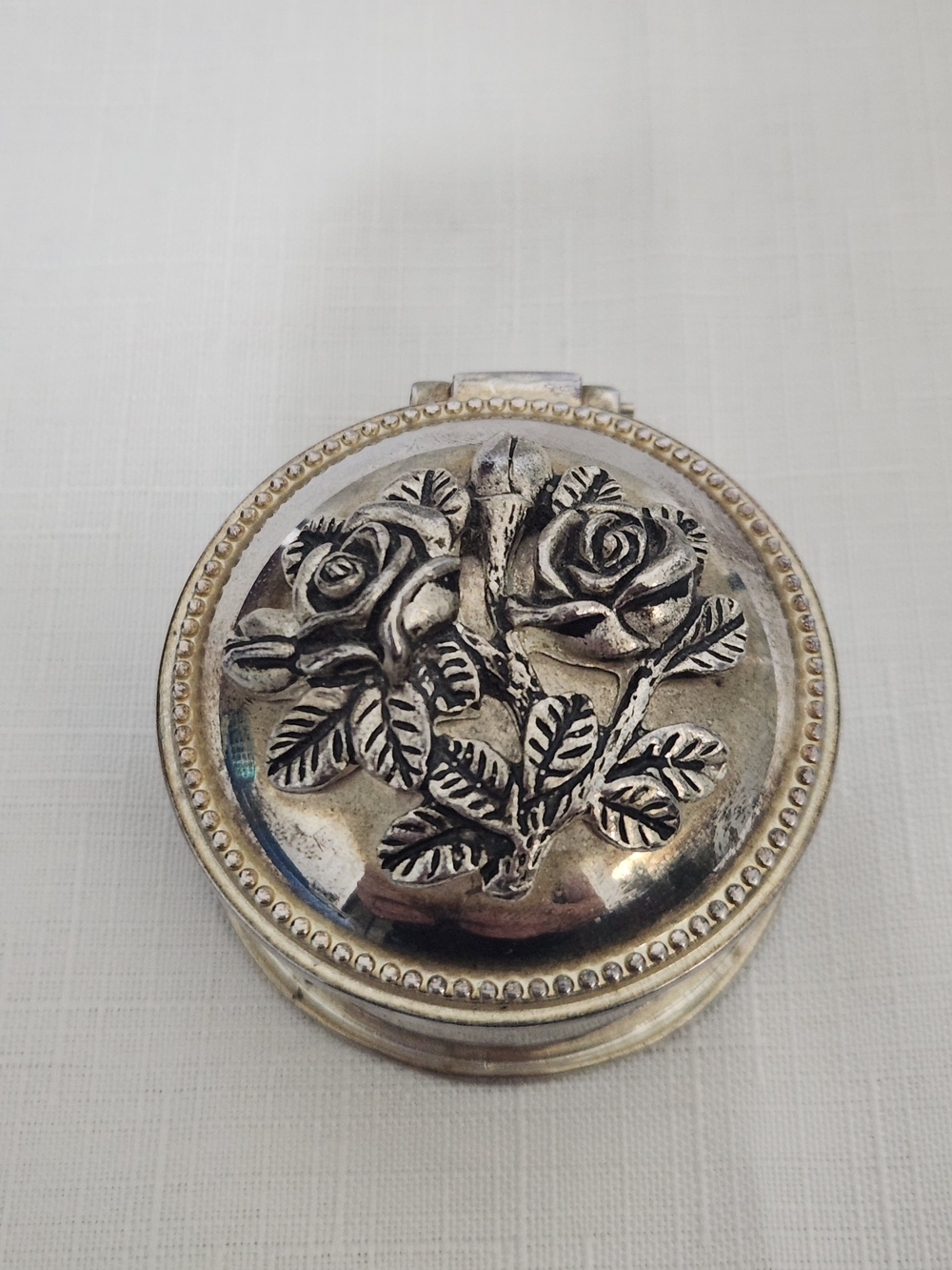 Silver-Plated Floral Design Round Jewelry Box With Cushion